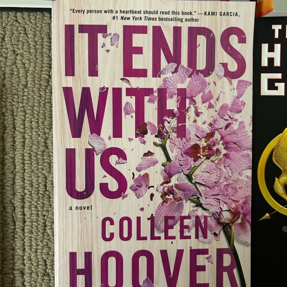 Big Book Bundle of 6 qty amazing reads. Hardcover & Softcovers - Picture 9 of 13